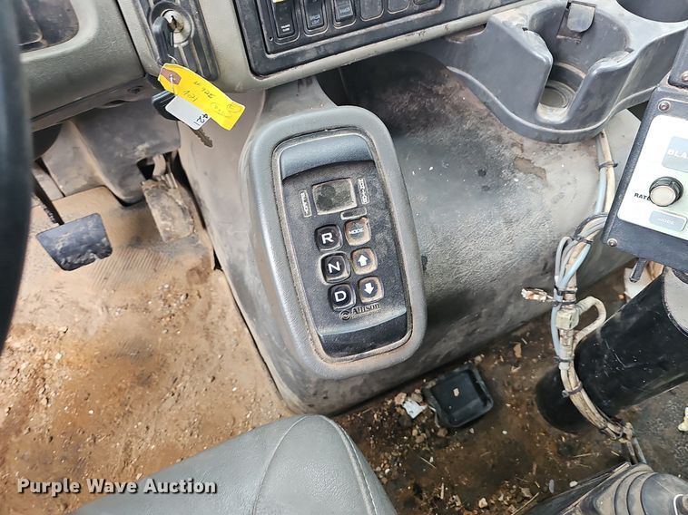 image for item EJ6250 2013 International 7600  dump truck