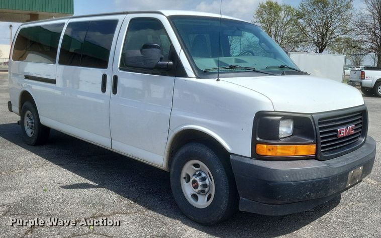 image for item EJ7858 2017 GMC Savana 3500 van