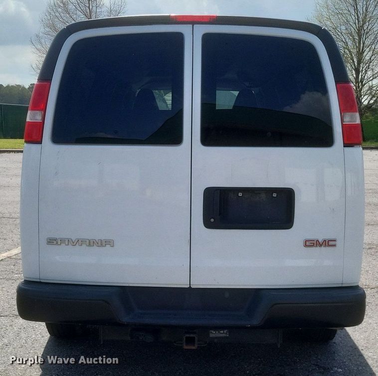 image for item EJ7858 2017 GMC Savana 3500 van