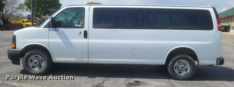 image for item EJ7858 2017 GMC Savana 3500 van