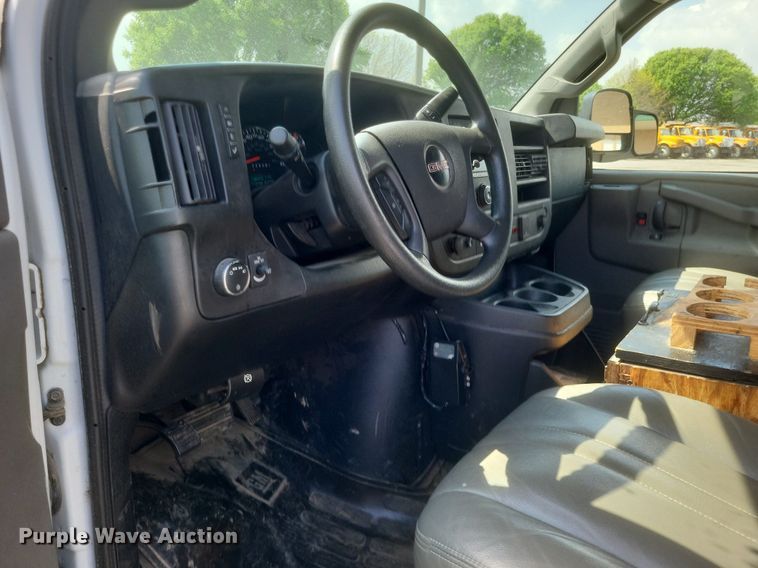 image for item EJ7858 2017 GMC Savana 3500 van