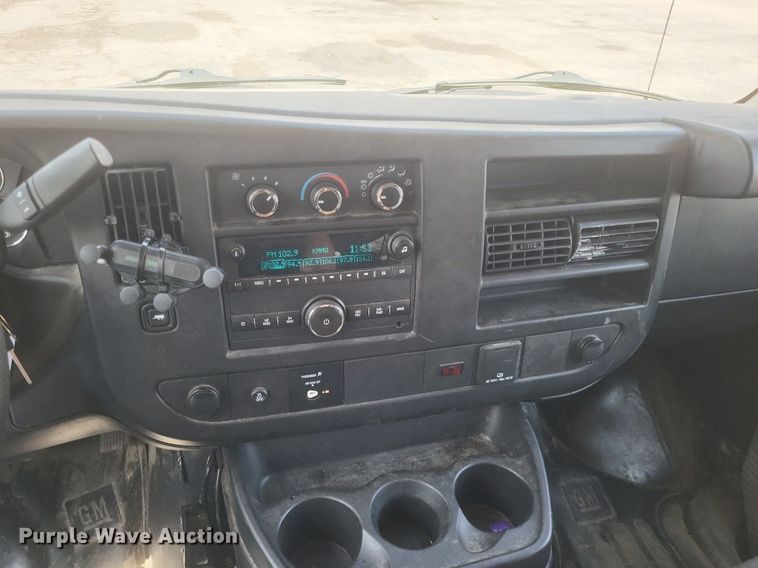 image for item EJ7858 2017 GMC Savana 3500 van