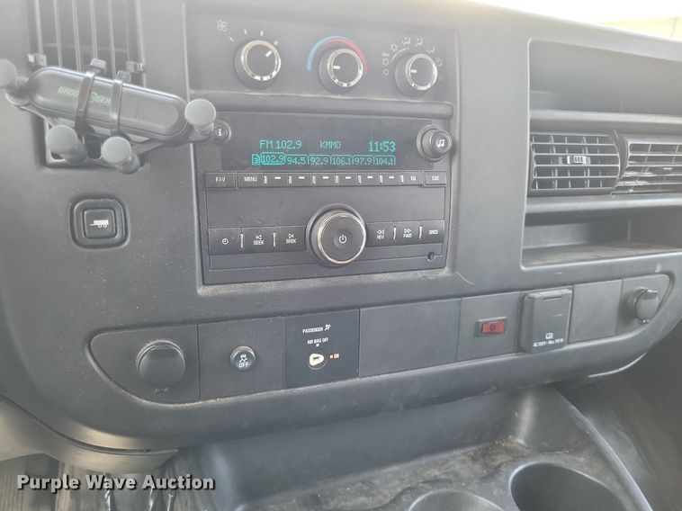 image for item EJ7858 2017 GMC Savana 3500 van