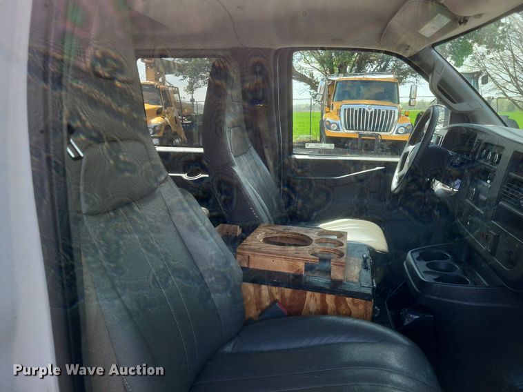 image for item EJ7858 2017 GMC Savana 3500 van