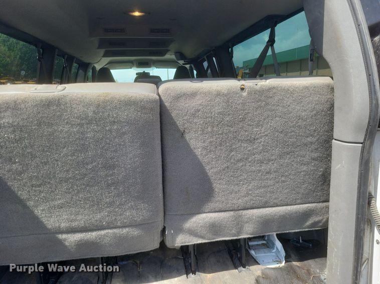 image for item EJ7858 2017 GMC Savana 3500 van