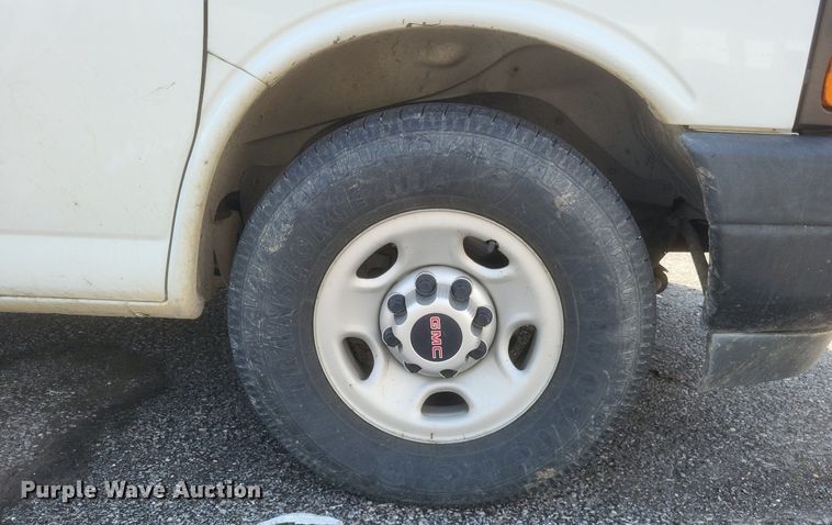 image for item EJ7858 2017 GMC Savana 3500 van