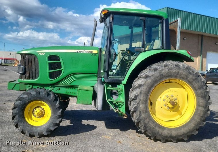 image for item EJ7869 2009 John Deere 7130 tractor