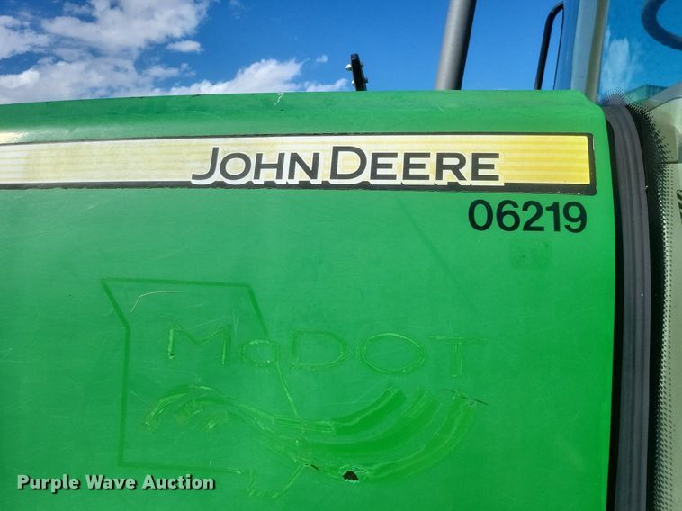 image for item EJ7869 2009 John Deere 7130 tractor