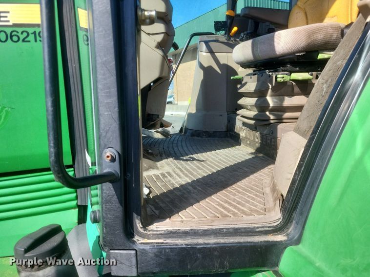 image for item EJ7869 2009 John Deere 7130 tractor