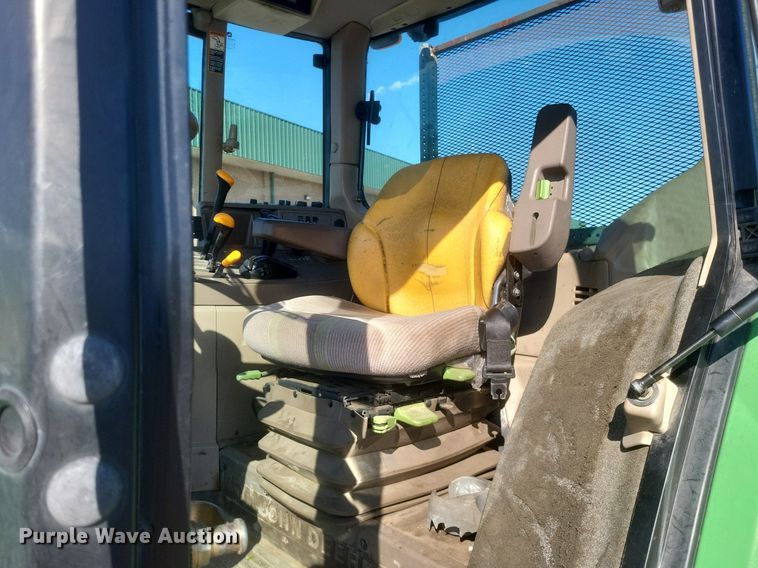 image for item EJ7869 2009 John Deere 7130 tractor