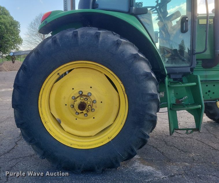 image for item EJ7869 2009 John Deere 7130 tractor