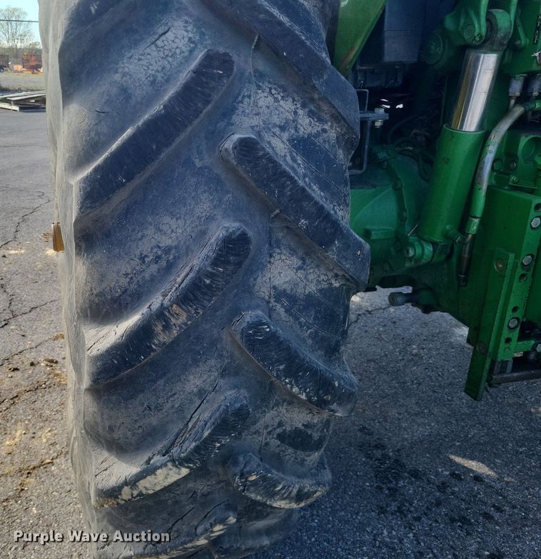 image for item EJ7869 2009 John Deere 7130 tractor