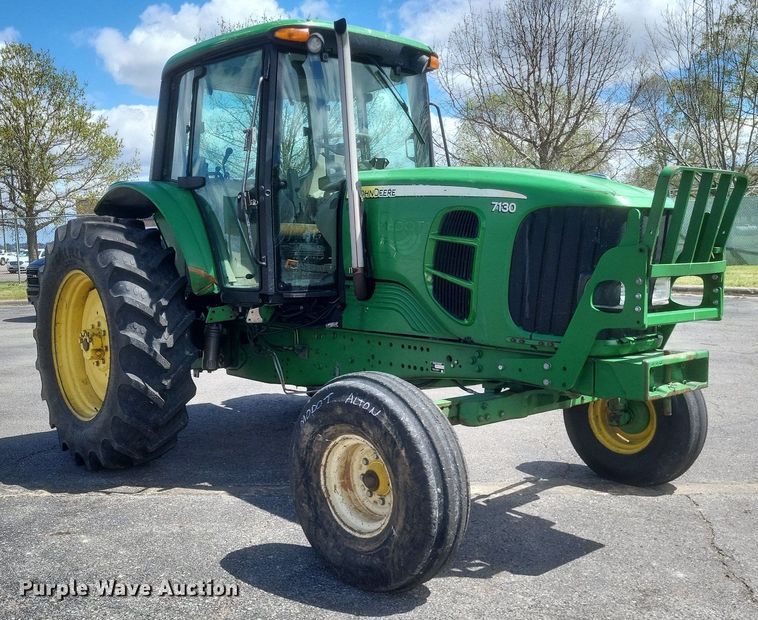 image for item EJ7874 2009 John Deere 7130 tractor
