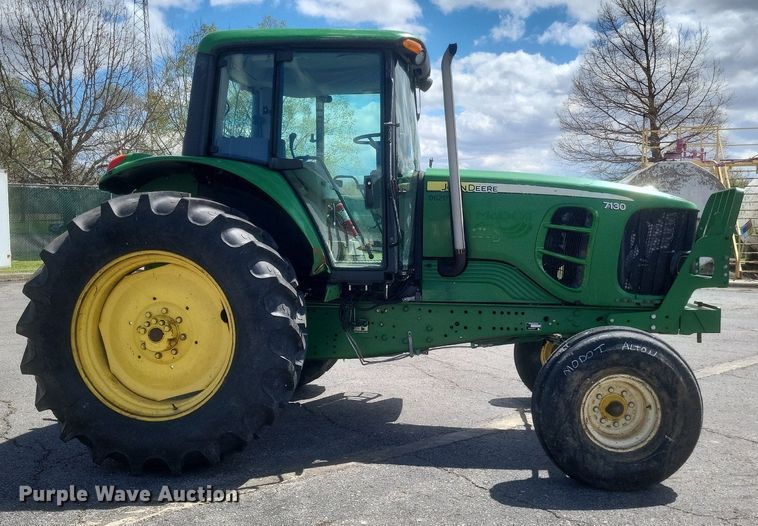 image for item EJ7874 2009 John Deere 7130 tractor