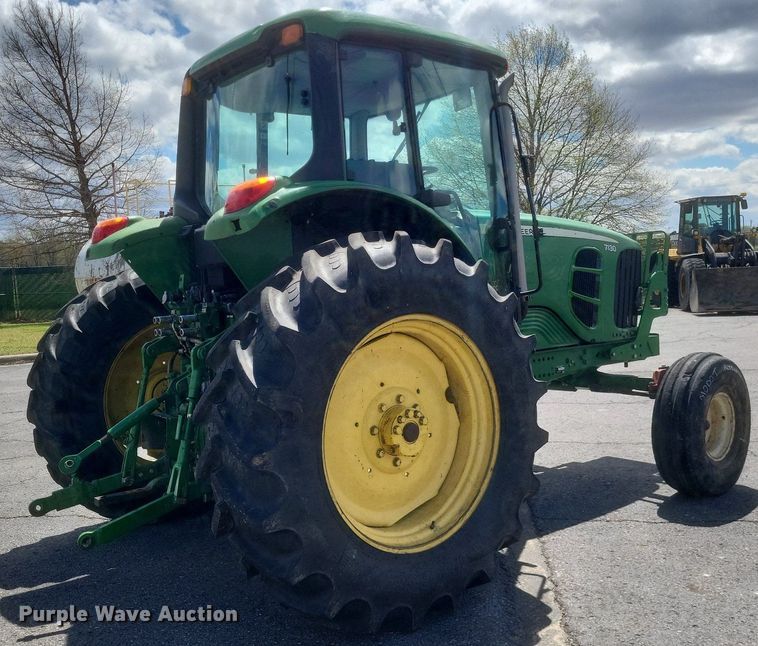 image for item EJ7874 2009 John Deere 7130 tractor