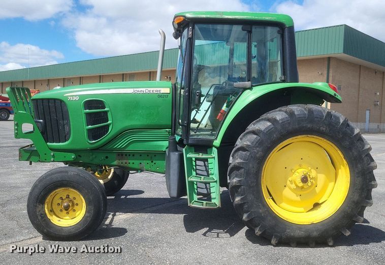 image for item EJ7874 2009 John Deere 7130 tractor