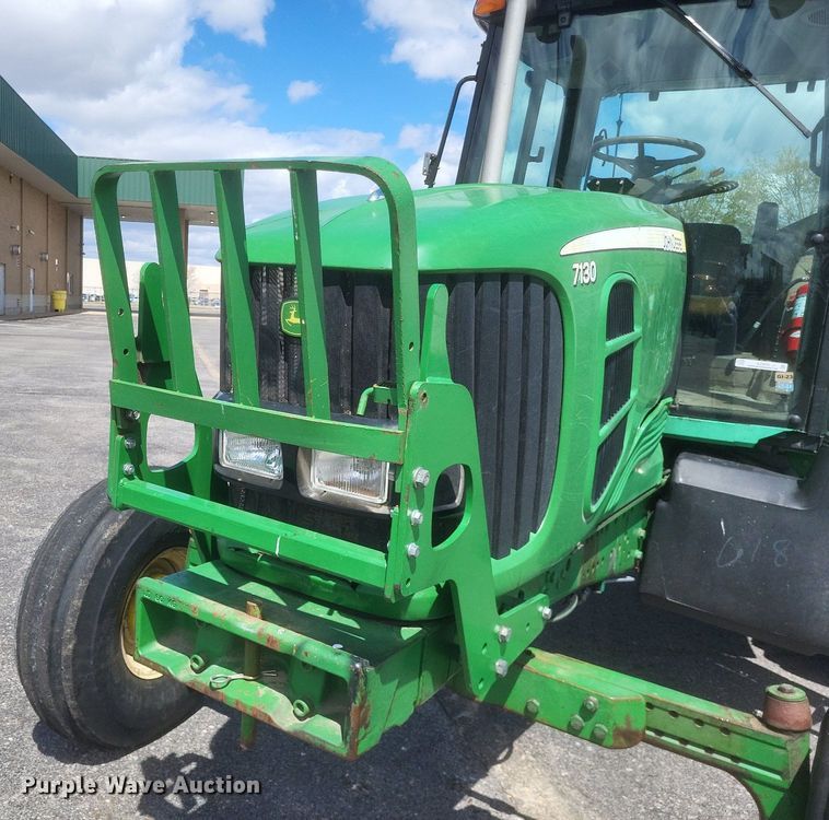 image for item EJ7874 2009 John Deere 7130 tractor