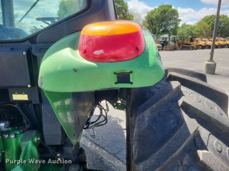 image for item EJ7874 2009 John Deere 7130 tractor