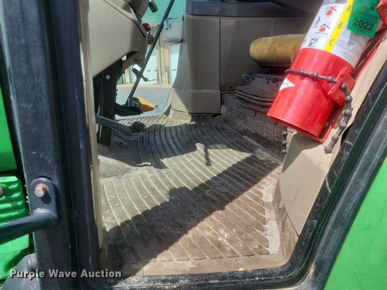 image for item EJ7874 2009 John Deere 7130 tractor