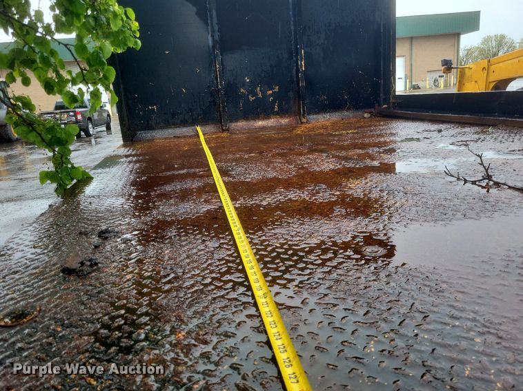 image for item EJ7882 2002 International 4900 flatbed truck