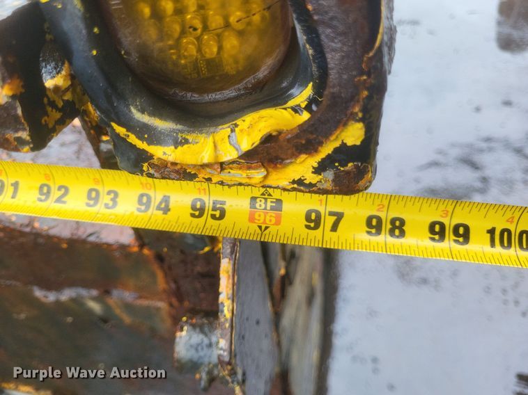 image for item EJ7882 2002 International 4900 flatbed truck