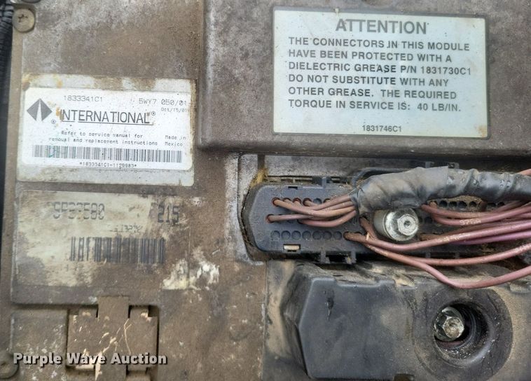 image for item EJ7882 2002 International 4900 flatbed truck