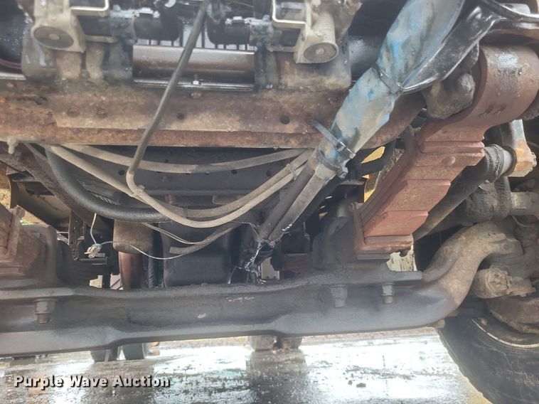 image for item EJ7882 2002 International 4900 flatbed truck