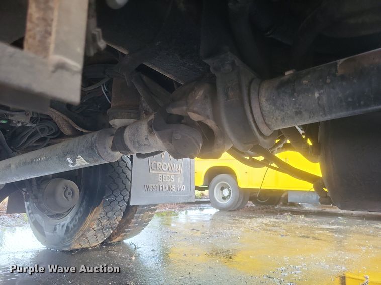 image for item EJ7882 2002 International 4900 flatbed truck