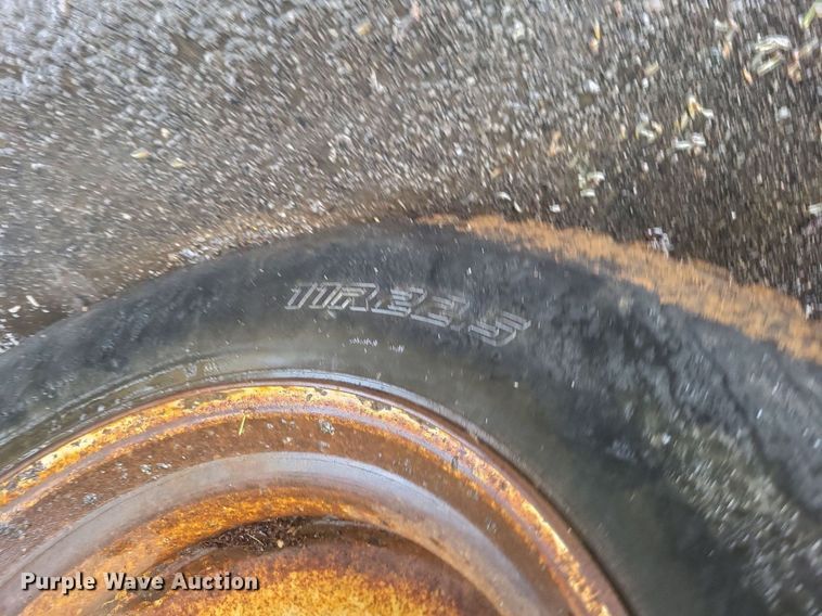 image for item EJ7882 2002 International 4900 flatbed truck