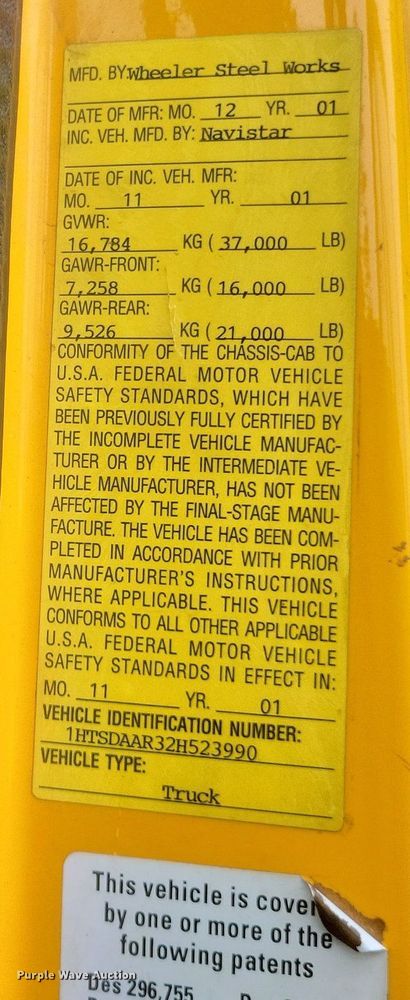 image for item EJ7882 2002 International 4900 flatbed truck