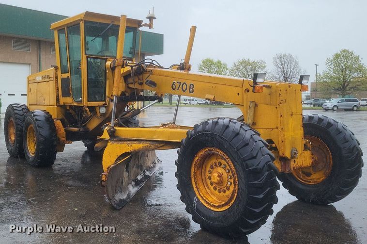 image for item EJ7883 1989 John Deere 670B motor grader