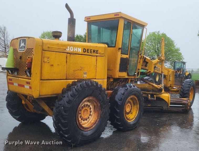 image for item EJ7883 1989 John Deere 670B motor grader