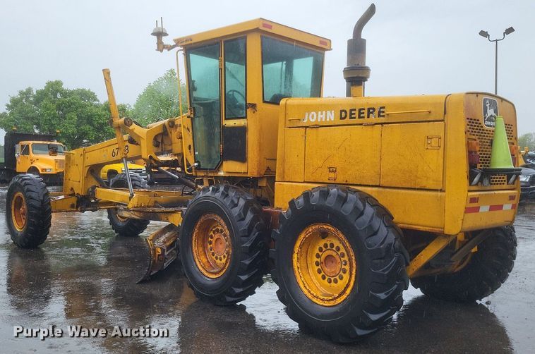 image for item EJ7883 1989 John Deere 670B motor grader