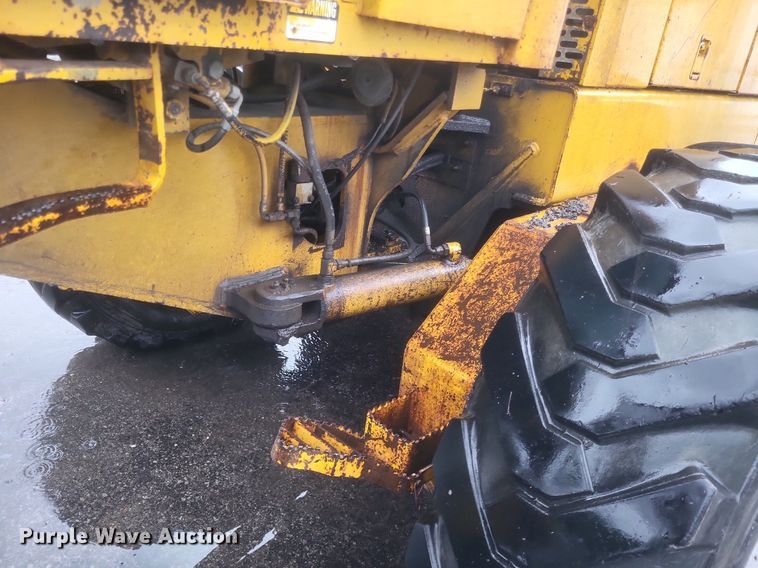 image for item EJ7883 1989 John Deere 670B motor grader