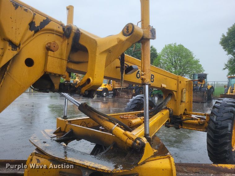 image for item EJ7883 1989 John Deere 670B motor grader