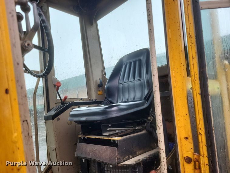 image for item EJ7883 1989 John Deere 670B motor grader