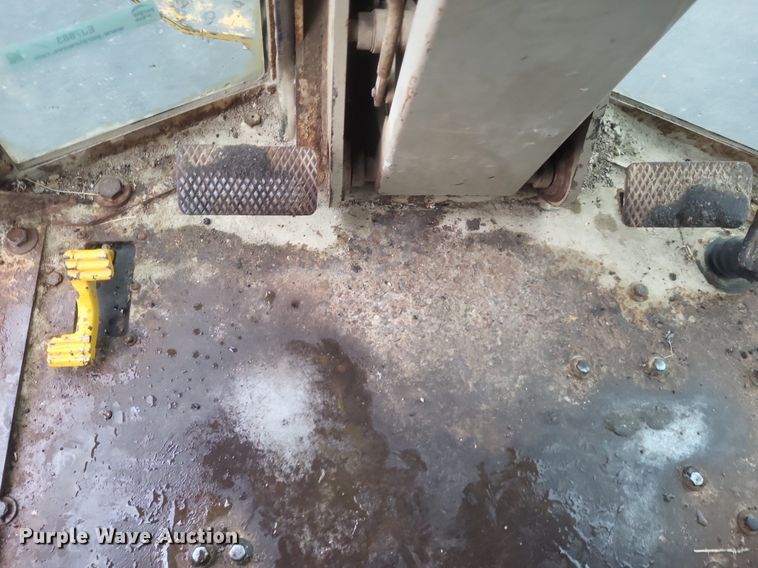 image for item EJ7883 1989 John Deere 670B motor grader