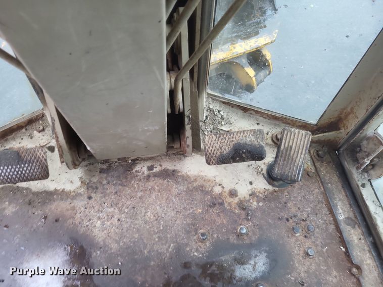 image for item EJ7883 1989 John Deere 670B motor grader