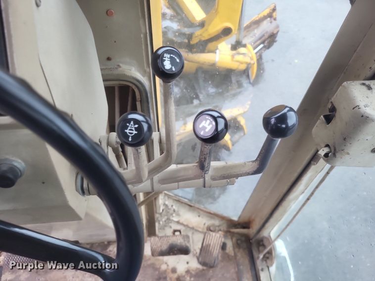 image for item EJ7883 1989 John Deere 670B motor grader