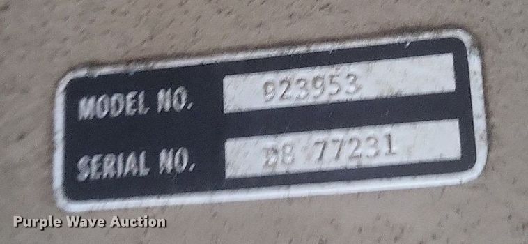 image for item EJ7883 1989 John Deere 670B motor grader