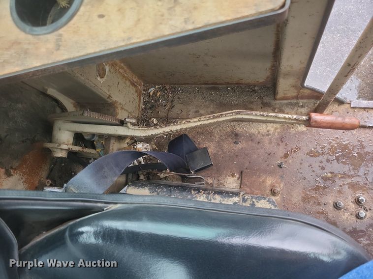 image for item EJ7883 1989 John Deere 670B motor grader