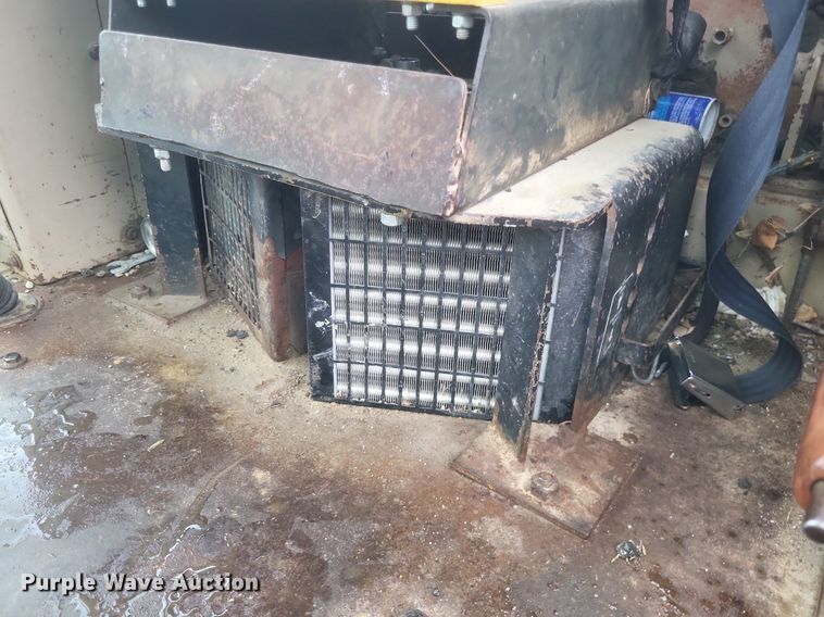 image for item EJ7883 1989 John Deere 670B motor grader