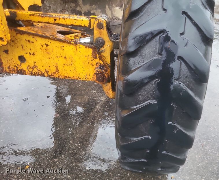 image for item EJ7883 1989 John Deere 670B motor grader