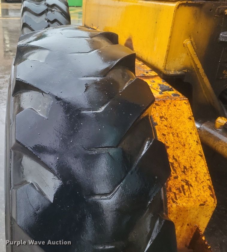 image for item EJ7883 1989 John Deere 670B motor grader