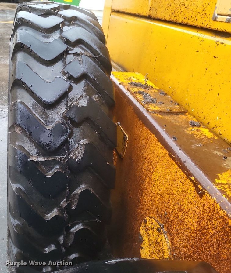 image for item EJ7883 1989 John Deere 670B motor grader