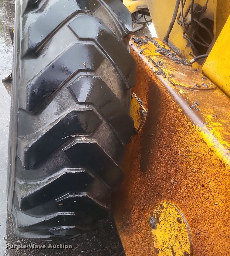 image for item EJ7883 1989 John Deere 670B motor grader