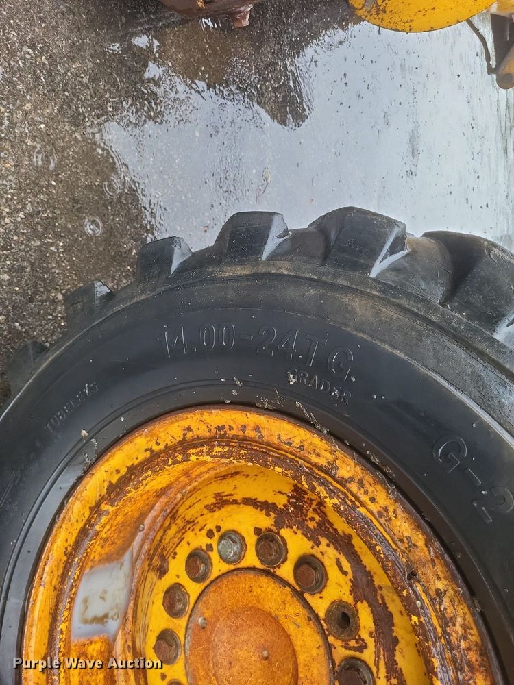 image for item EJ7883 1989 John Deere 670B motor grader