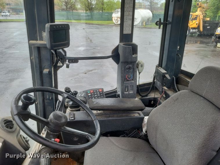 image for item EJ7885 2010 John Deere 544K wheel loader