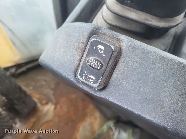 image for item EJ7885 2010 John Deere 544K wheel loader