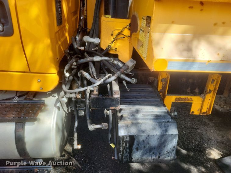image for item EJ7888 2009 International WorkStar 7600 dump truck